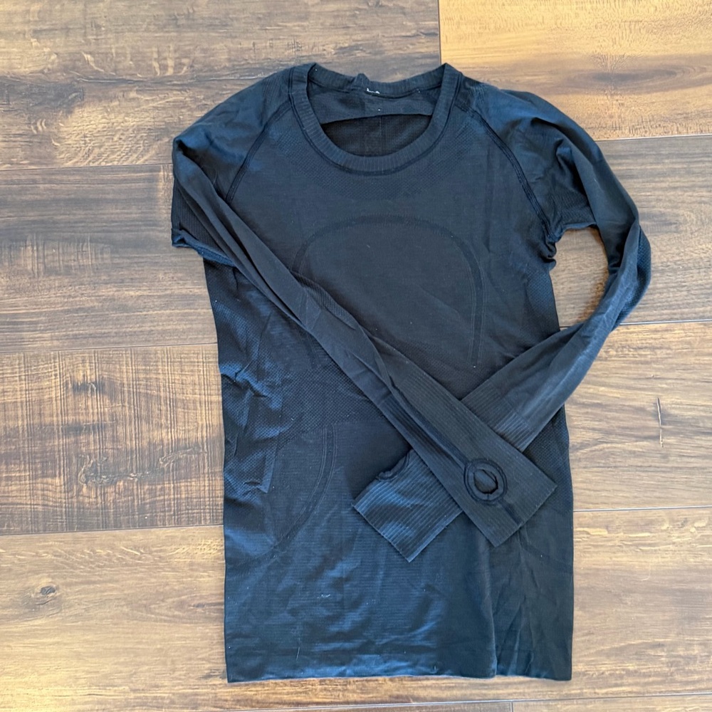 Black Lululemon Swiftly Tech Long Sleeve